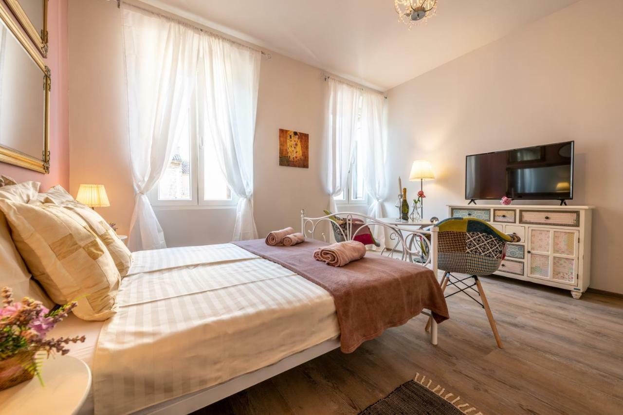Old City Romantic Studios 3 Pula Dış mekan fotoğraf