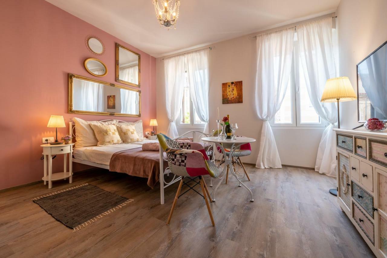 Old City Romantic Studios 3 Pula Dış mekan fotoğraf