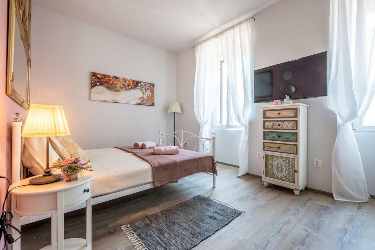 Old City Romantic Studios 3 Pula Dış mekan fotoğraf