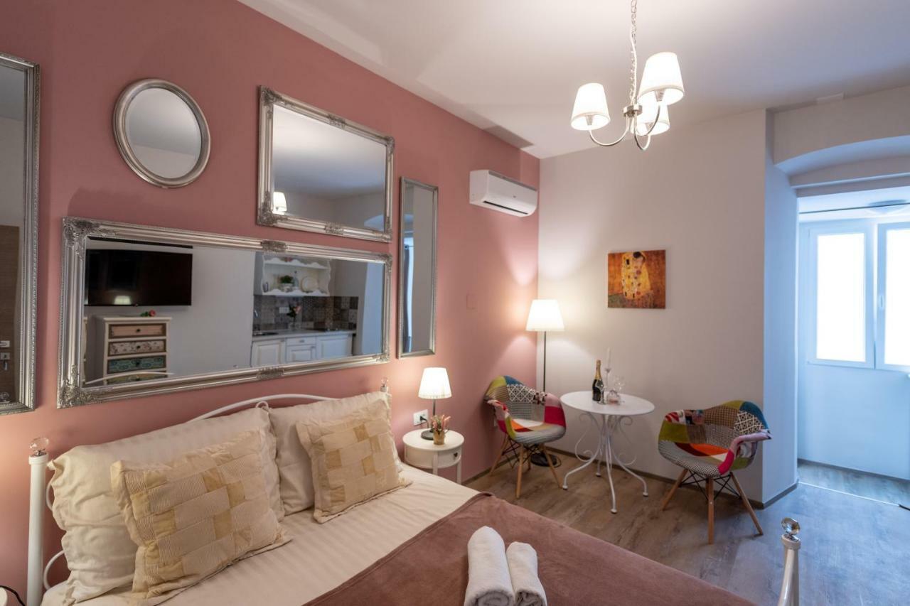 Old City Romantic Studios 3 Pula Dış mekan fotoğraf