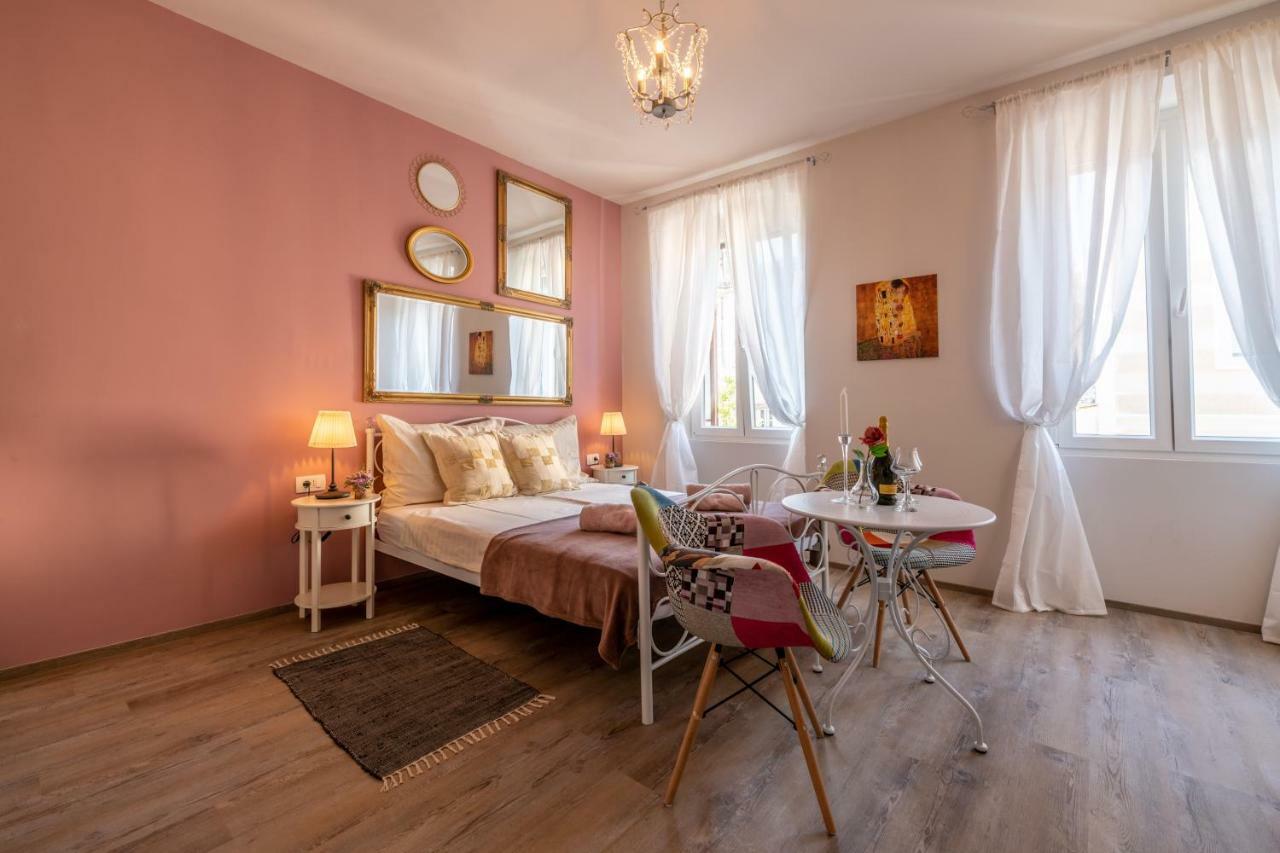 Old City Romantic Studios 3 Pula Dış mekan fotoğraf